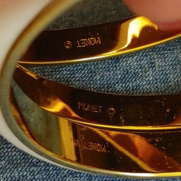 Vintage Set of Monet White & Gold Bangles - Picture 3 of 13